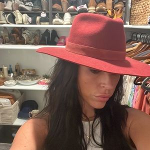 Merlot wide brim- Wyeth